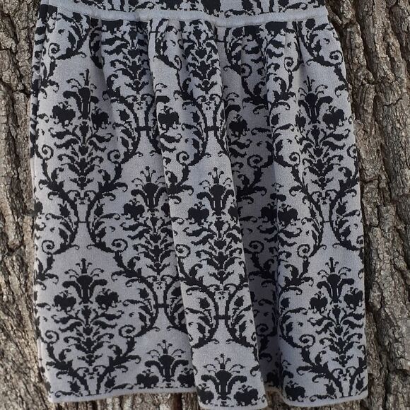 Romeo & Juliet Couture Fleur de Lis Sweater Dress - Picture 7 of 9